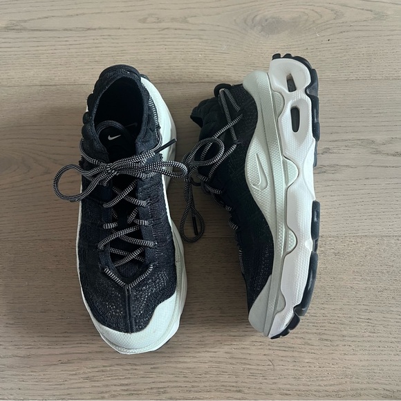 NIKE Air Max Flyknit Venture - Picture 1 of 5